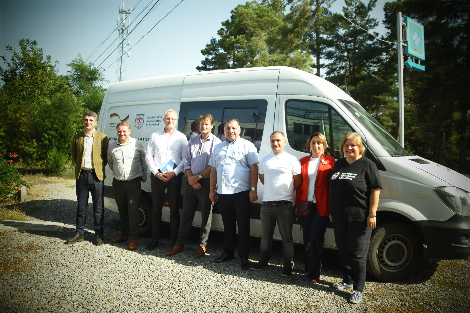 სოფელ ზემო ნიქოზში, ადგილობრივ მოსახლეობას იურიდიული დახმარების სამსახურის მობილური საკონსულტაციო ცენტრის დახმარებით უფასო სამართლებრივი კონსულტაცია გაეწია