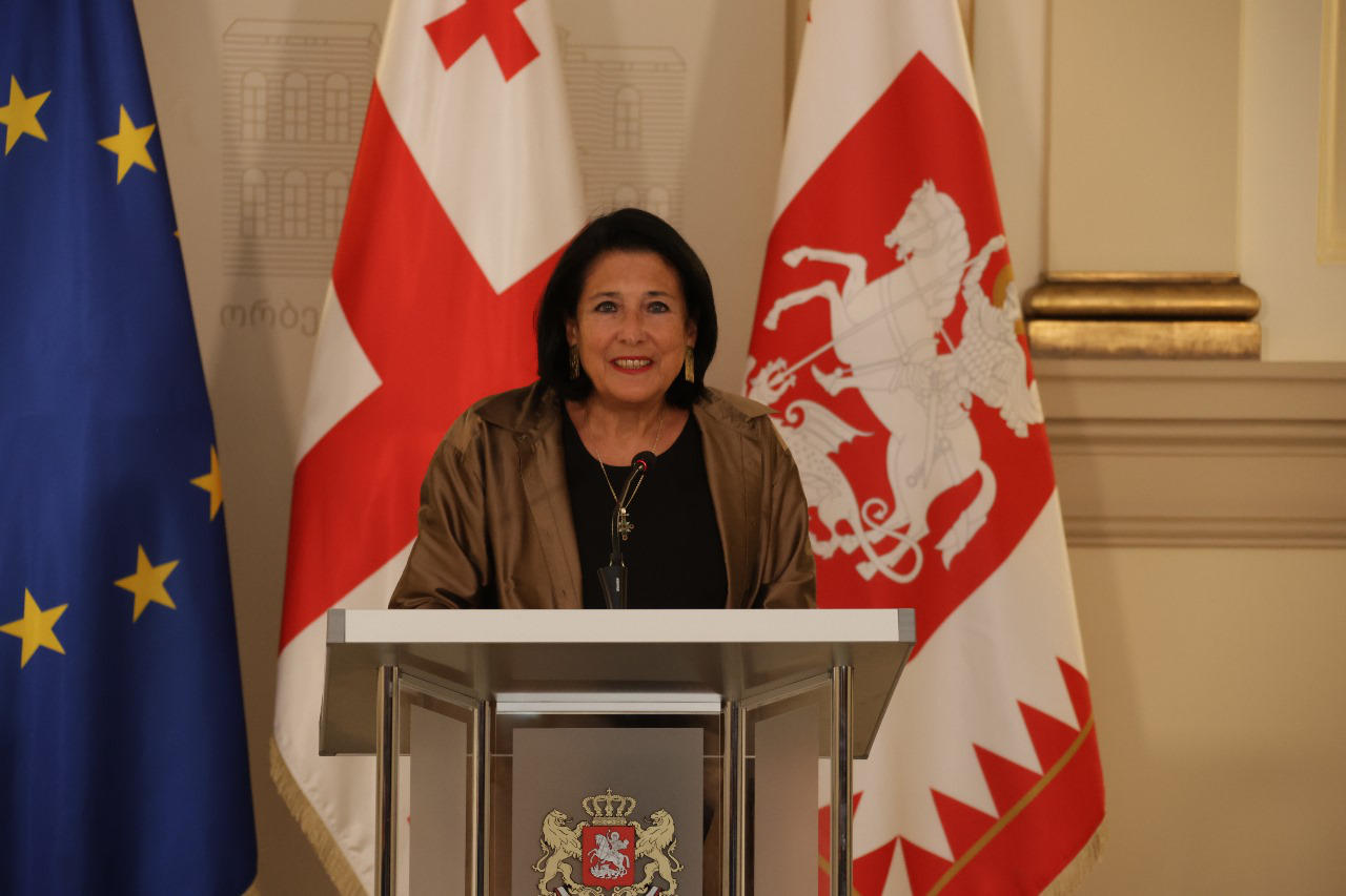 პრეზიდენტი საერთაშორისო კონფერენციის მონაწილეებს - „ქართულმა ოცნებამ" შეწყვიტა ოცნებად ყოფნა, ის კოშმარად იქცა - მჯერა, მოსახლეობა თავის სიტყვას იტყვის არჩევნებზე - თქვენ უნდა იყოთ ყურადღებით და წარმომადგენლობითად