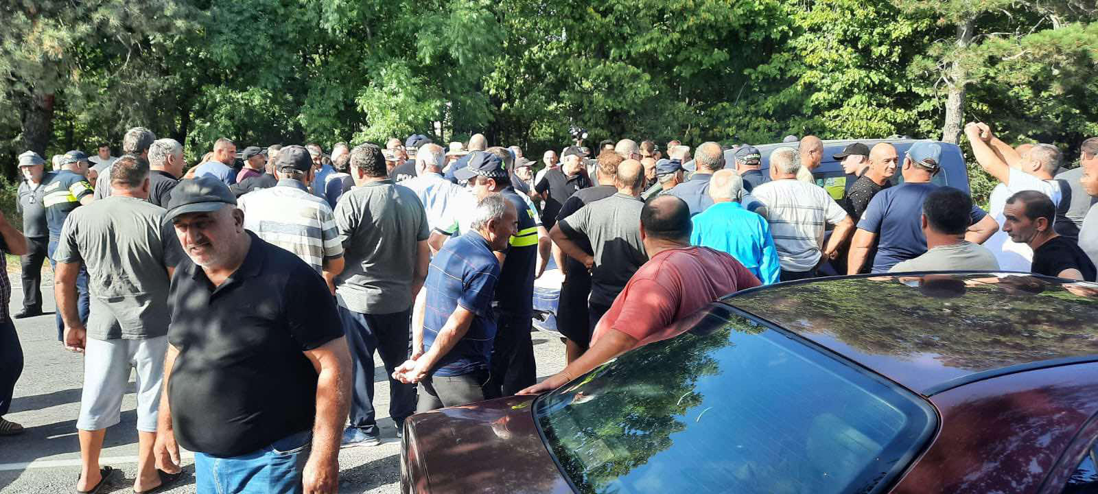 კახეთში მევენახეებმა ყურძნის ფასთან დაკავშირებით აქცია გამართეს