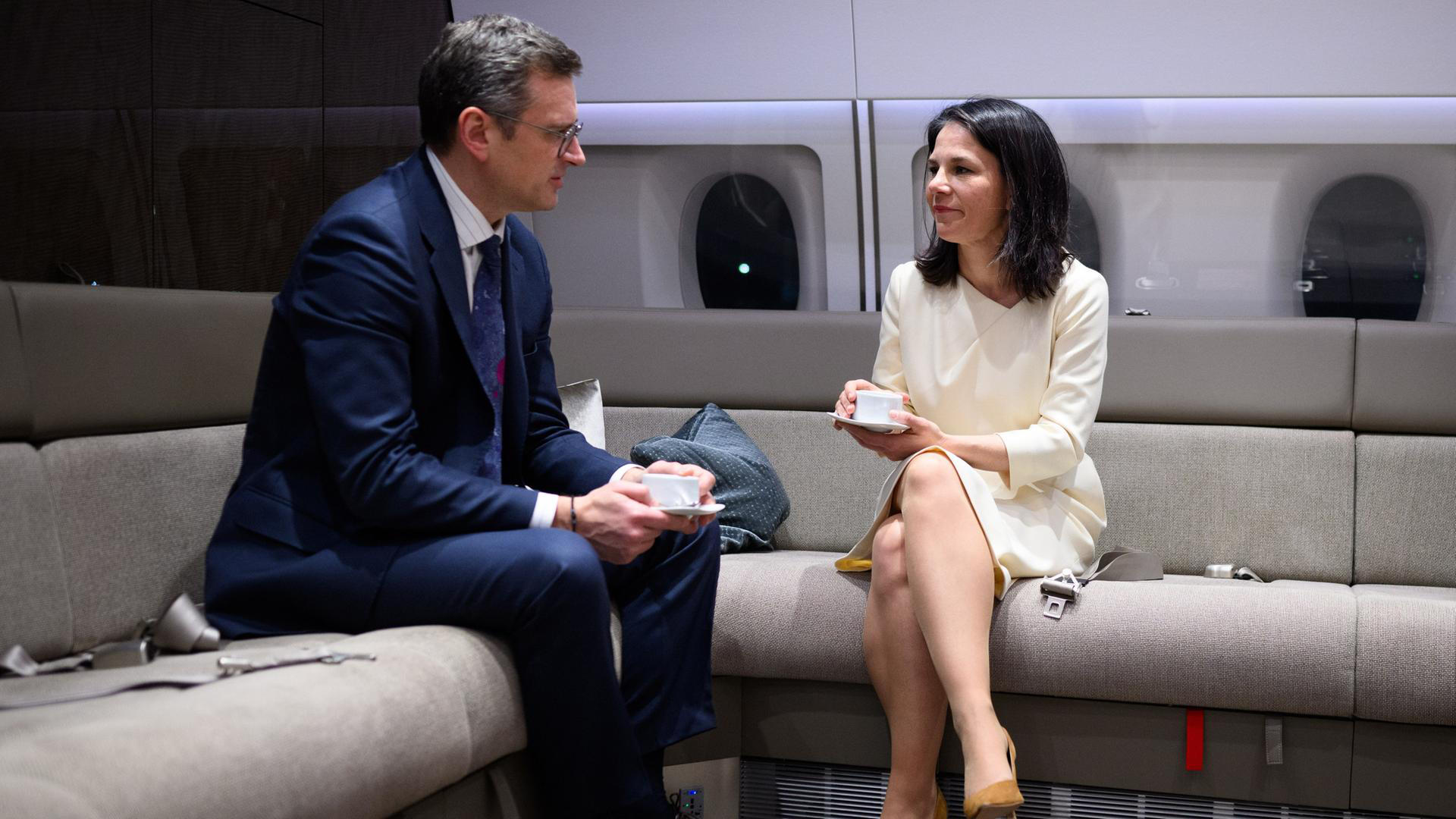 ანალენა ბერბოკი დმიტრო კულებას - საკუთარ თავზე მაღლა აყენებთ თქვენი ქვეყნის ხალხს - შევხვდებით ისევ, როცა მშვიდობა და თავისუფლება საბოლოოდ დაბრუნდება უკრაინაში