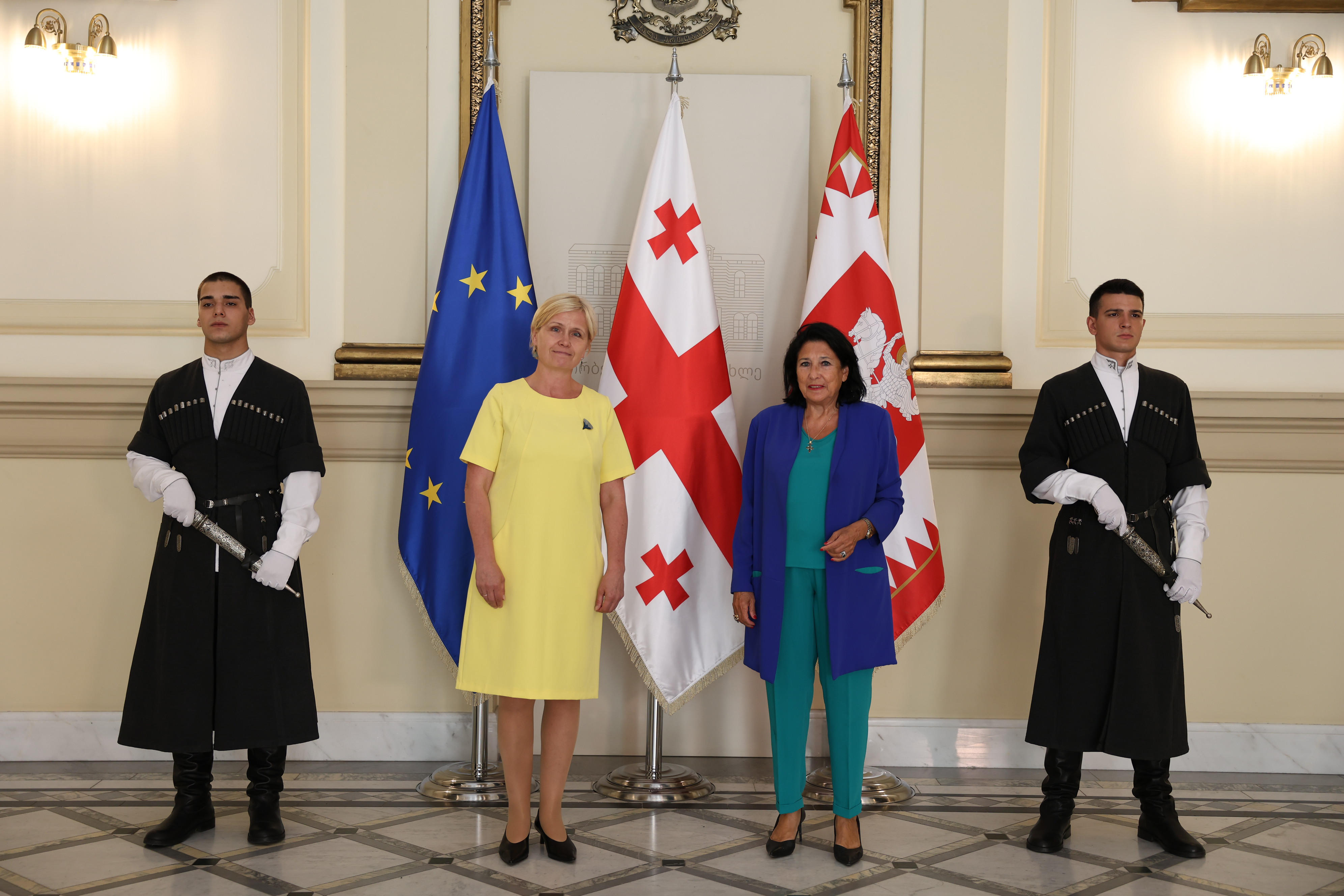 საქართველოს პრეზიდენტს ესტონეთის რესპუბლიკის ელჩმა რწმუნებათა სიგელები გადასცა