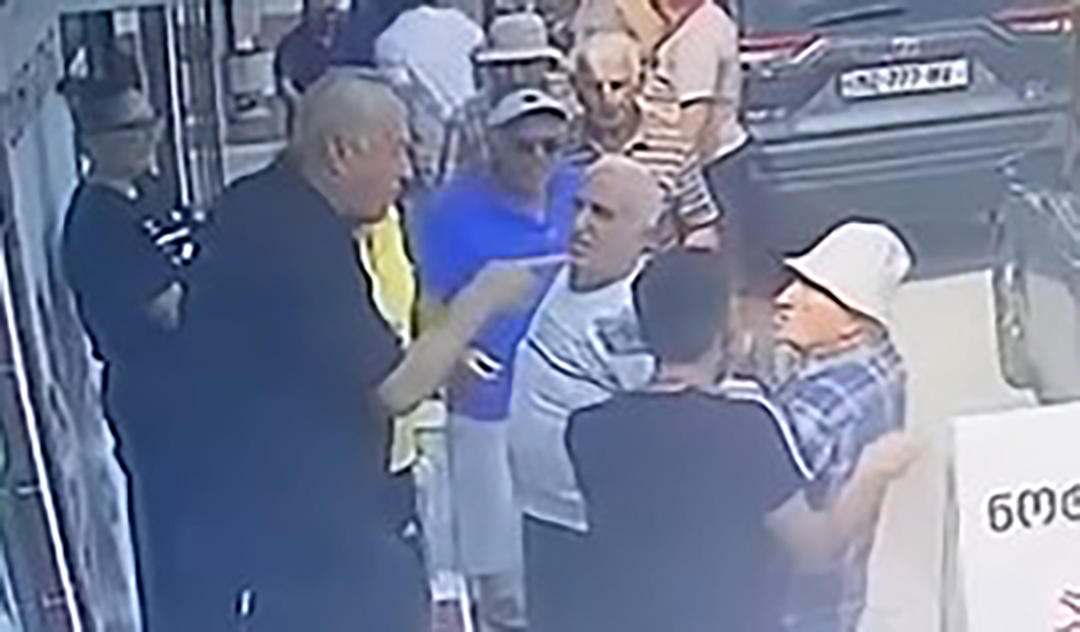 სოფელ გეგუთის მაჟორიტარი როლანდ ნუცუბიძეზე - ლანძღავდა ერმილე გიგიაძეს, ჩვენ რომ მოვალთ ხელისუფლებაში, თქვენ გაჩვენებთ რა მოხდება მერეო