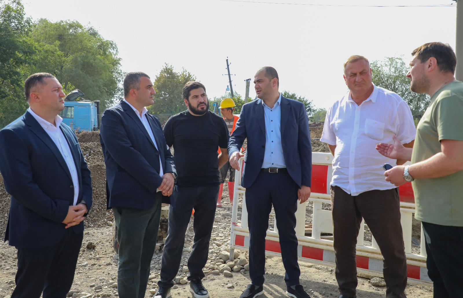 ქალაქ მარნეულში დაზიანებული გზის საფარის აღდგენის სამუშაოები მიმდინარეობს