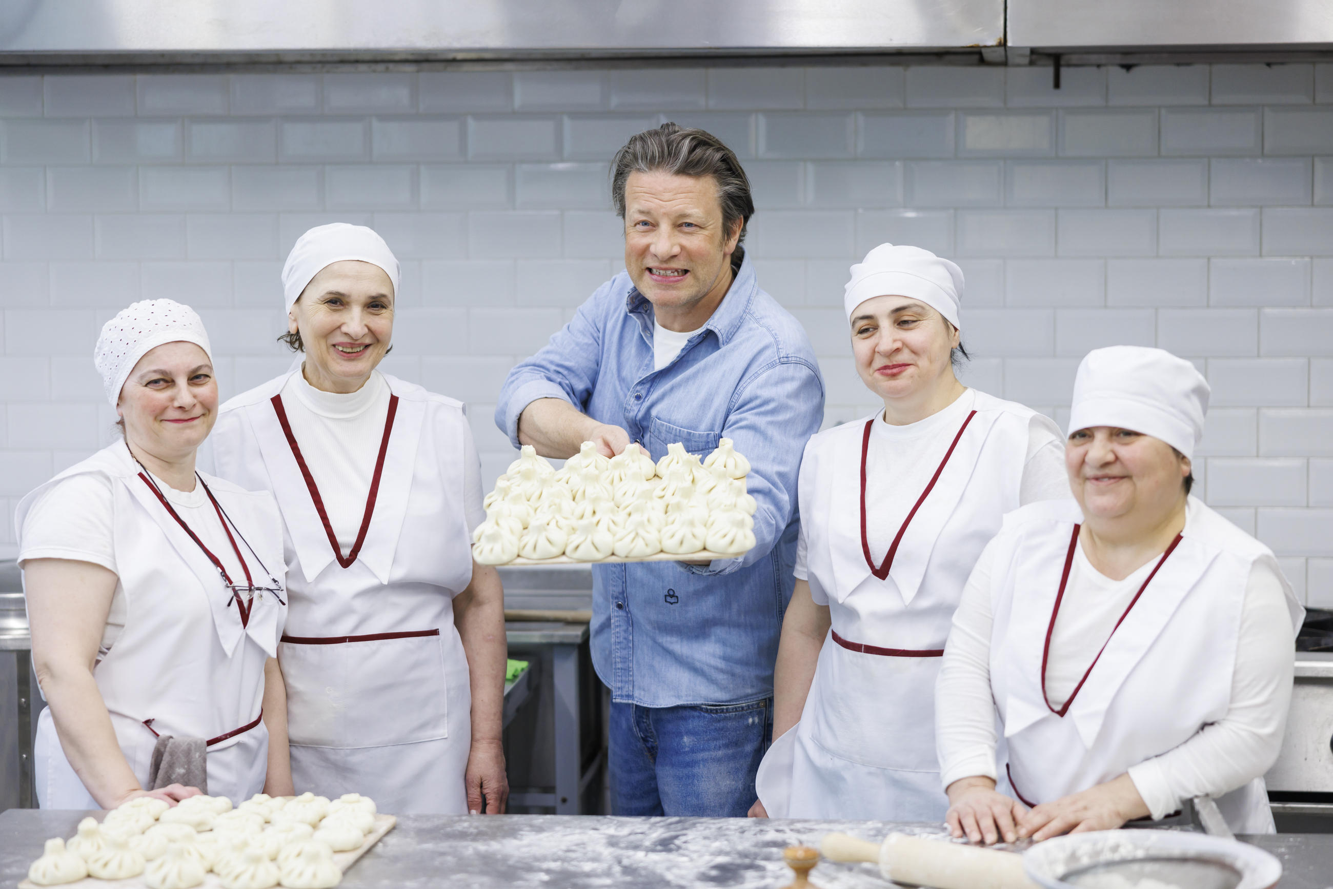 ტურიზმის ეროვნული ადმინისტრაცია - მედია პლატფორმებზე მსოფლიო კულინარიის ვარსვლავის ჯეიმი ოლივერის კულინარიული ოდისეა საქართველოში გრძელდება