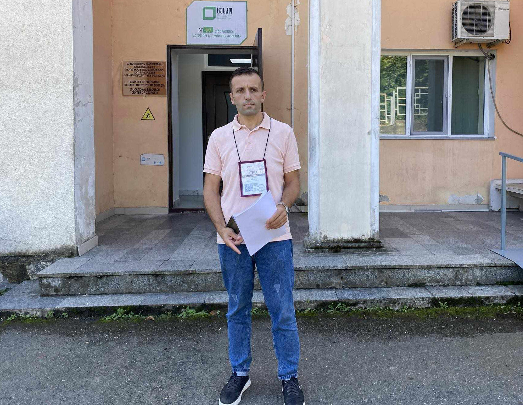 ოზურგეთის #60 -ე საოლქო-საარჩევნო კომისიის სხდომა, „ერთიანობა - ნაციონალური მოძრაობის“ წარმომადგენელმა დავით მჟავანაძემ პროტესტის ნიშნად დატოვა