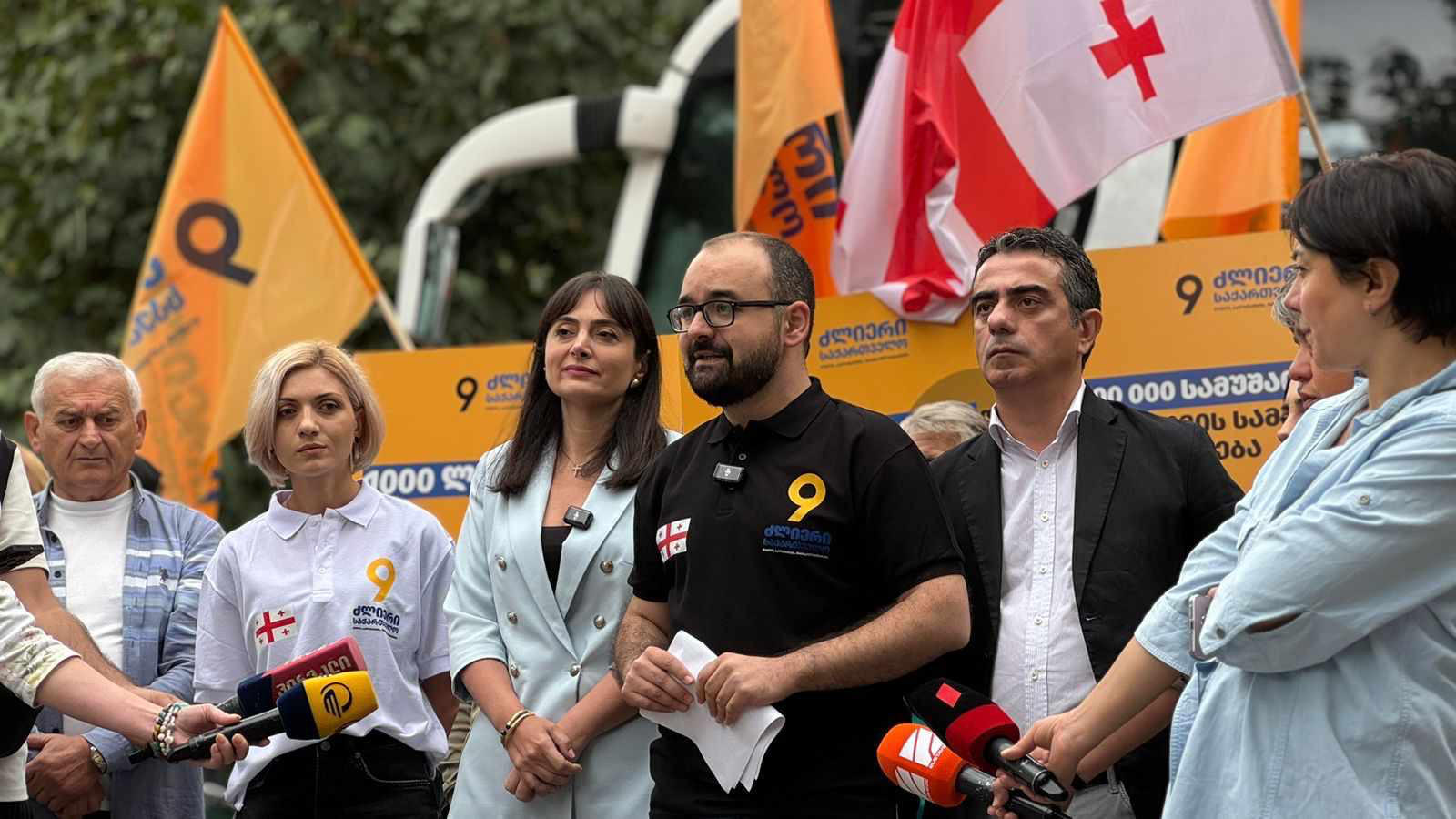 ლანა გალდავა აცხადებს, რომ ქარელში „ძლიერი საქართველოს“ წევრებს კამპანიის მიმდინარეობისას თავს დაესხნენ