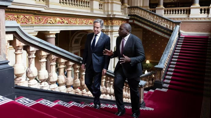 ენტონი ბლინკენი და დევიდ ლემი კიევში ჩადიან