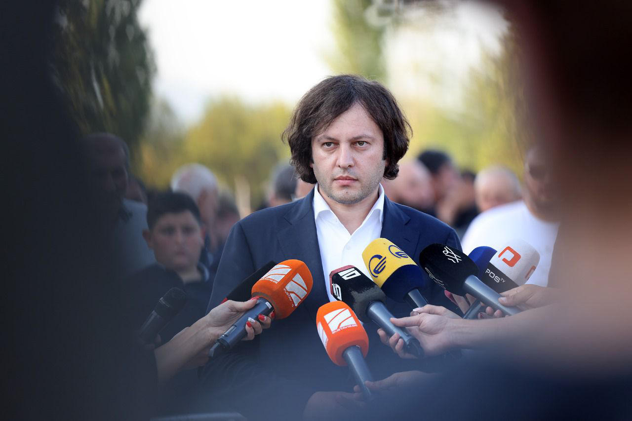 ირაკლი კობახიძე - ყველამ იცის, ვინ არის კეზერაშვილი, შემაშფოთებელია, რომ ის სარგებლობს თავისუფალი მიმოსვლით ევროკავშირის ქვეყნებში და ამ მიმოსვლის წყალობით ევროპელ პენსიონერებს ძარცვავს