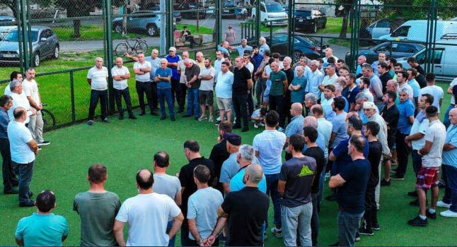 „ქართული ოცნებიდან“ აჭარის უმაღლესი საბჭოს დელეგატი ხულოში ვახტანგ ბერიძე, ქალაქ ბათუმში მცხოვრებ ღორჯომელ თანასოფლელებს შეხვდა