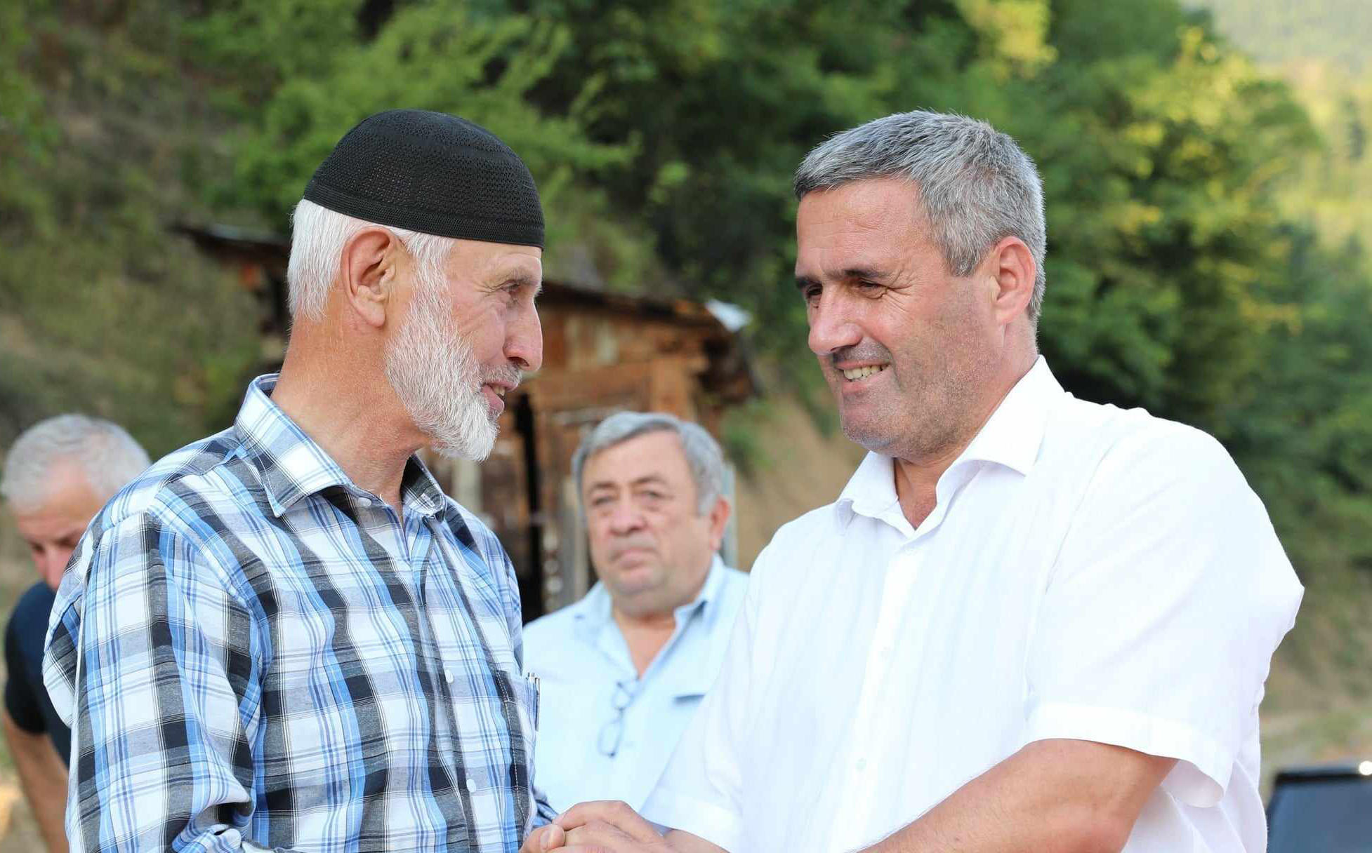 „ქართული ოცნებიდან“ აჭარის უმაღლესი საბჭოს დელეგატი ხულოში ვახტანგ ბერიძე, ადგილობრივებთან შეხვედრებს აგრძელებს