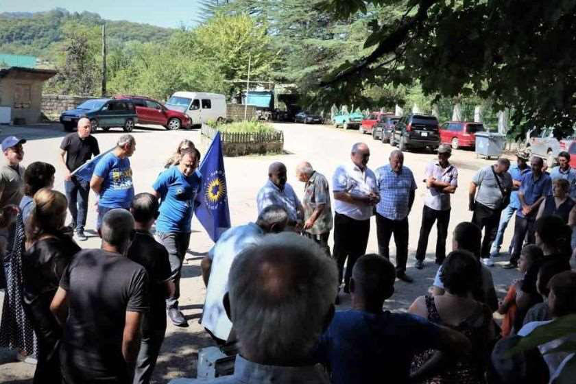 „ქართული ოცნების“ საარჩევნო კამპანიის ფარგლებში, ხარაგაულის მოსახლეობასთან შეხვედრები გრძელდება