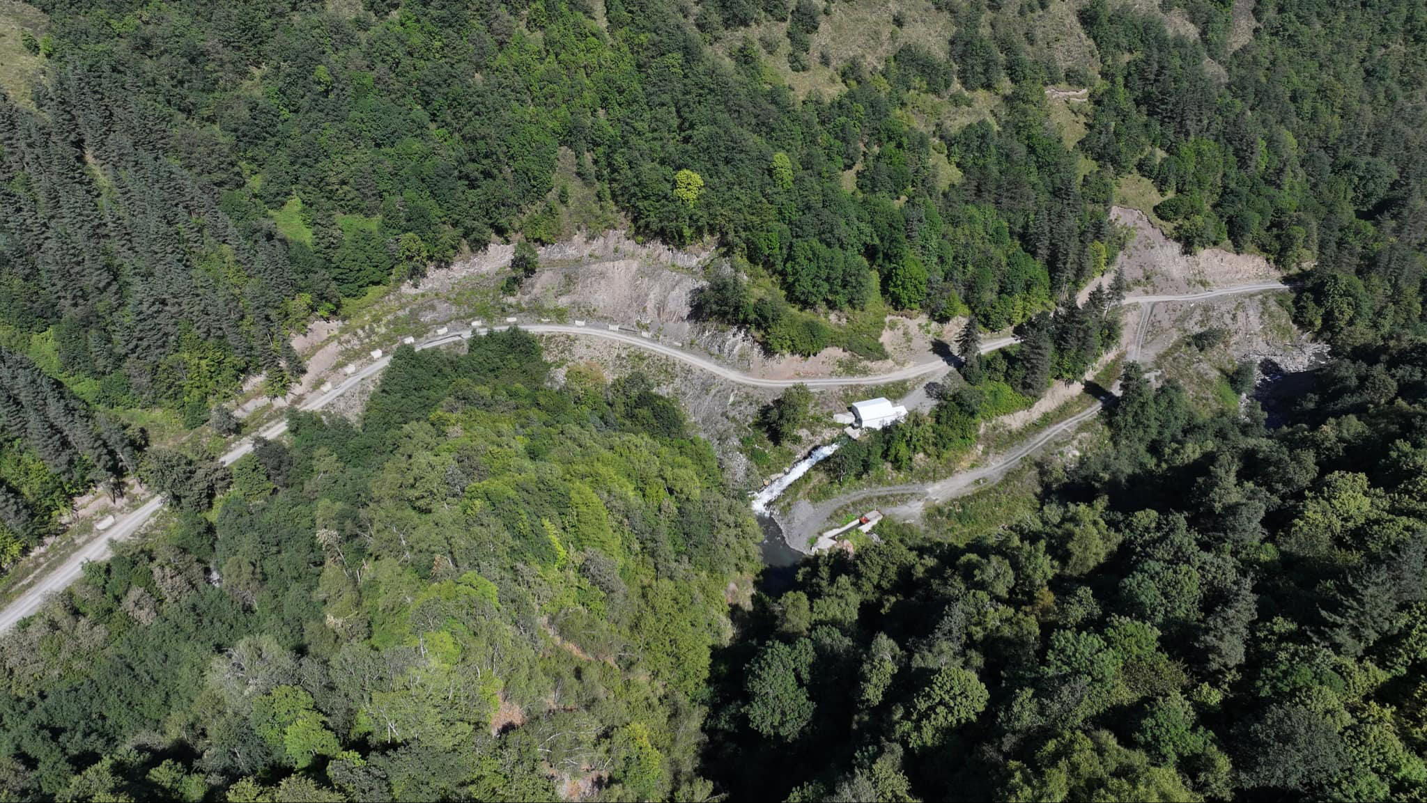 როშკა-არხოტის 36 კილომეტრამდე საავტომობილო გზის გაყვანის სამუშაოები გრძელდება