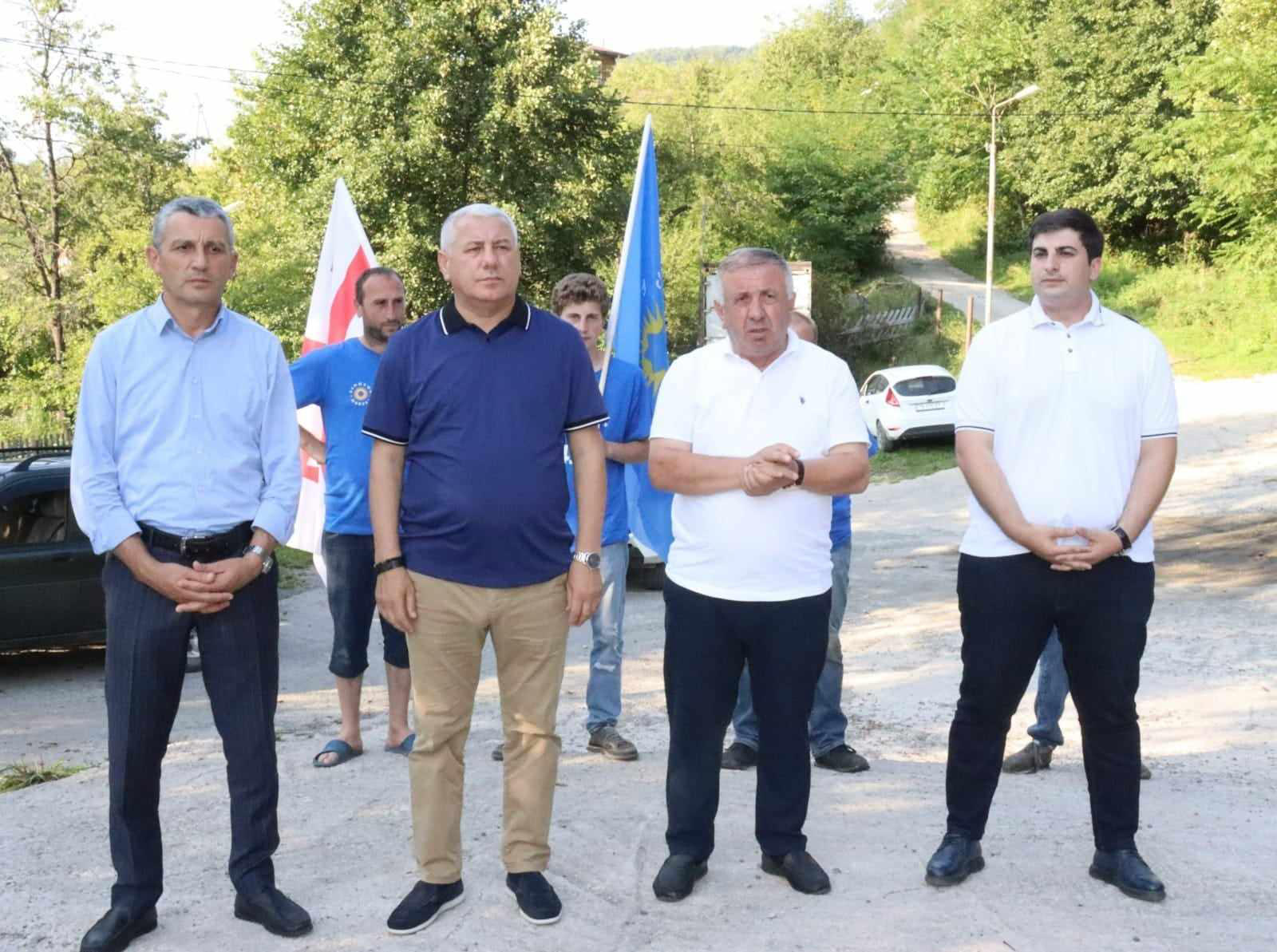 „ქართული ოცნების“ დელეგატი ანზორ ბოლქვაძე შუახევის მოსახლეობას შეხვდა