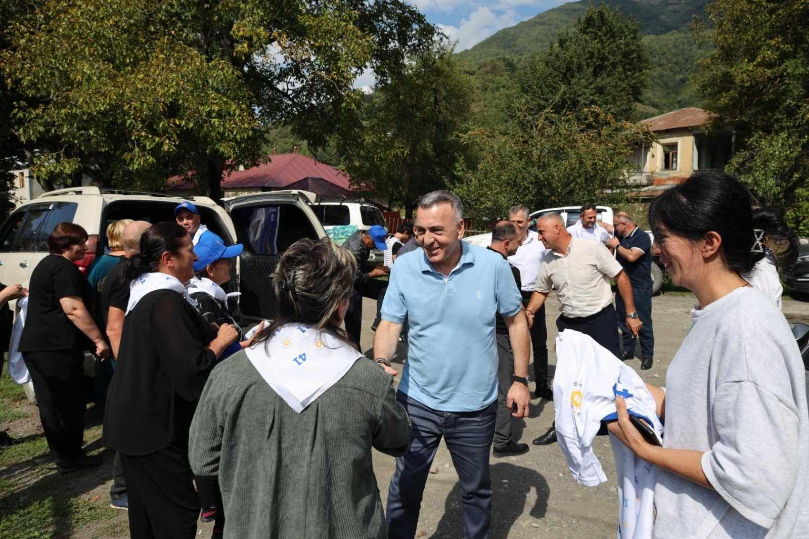 „ქართული ოცნების“ დელეგატი  გოჩა ენუქიძე ლენტეხის მოსახლეობასთან შეხვედრებს აგრძელებს