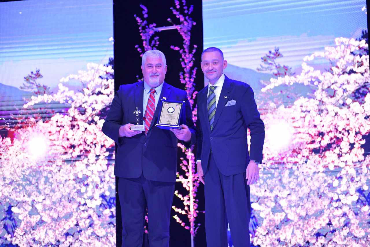 პარლამენტის წევრებმა ემიგრანტები დააჯილდოვეს