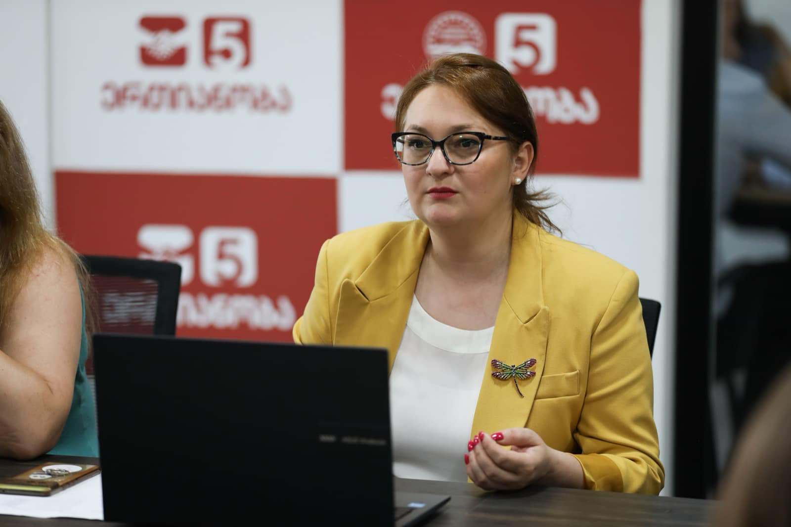 ნანა ტოხვაძე - ნეტავ, მართლა გვეზეიმებოდეს და ხელისუფლების მიერ მასწავლებლის ეროვნული პრემიის შეთავაზება პური და სანახაობის ტოლფასი არ იყოს