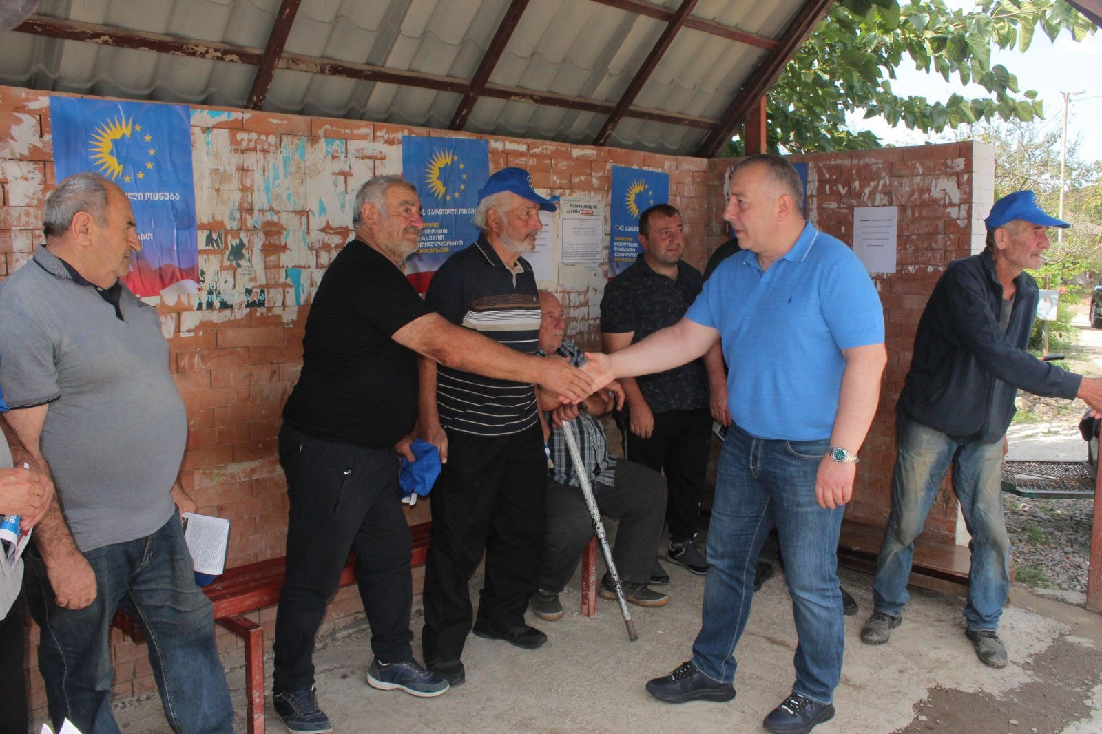 პარტია „ქართული ოცნება - დემოკრატიული საქართველო“ წინასაარჩევნო კამპანიის ფარგლებში შეხვედრებს  ხაშურის მუნიციპალიტეტში მართავს