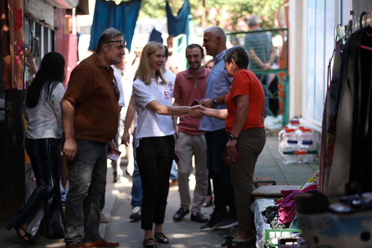 თინა ბოკუჩავა - წალენჯიხის ბაზარში უამრავ ადამიანს ვხვდებით, რომელთაც ხელისუფლების ცვლილებების მოლოდინი აქვთ