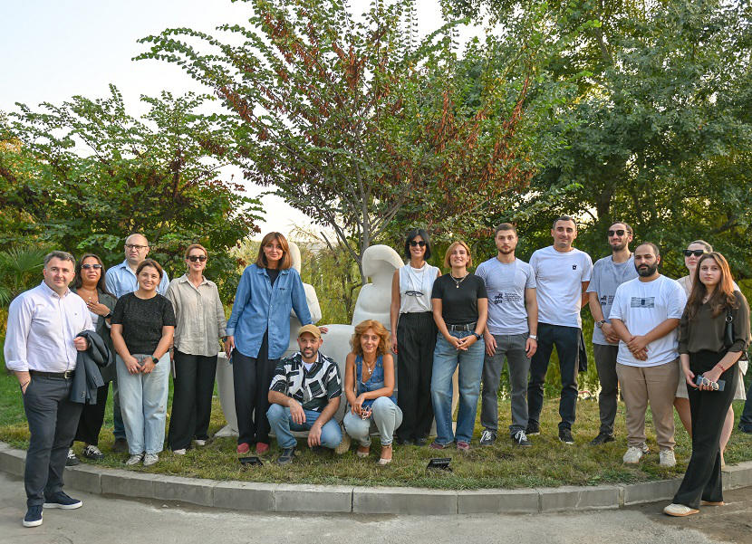 რუსთავის მოქანდაკეთა საერთაშორისო სიმპოზიუმის ფარგლებში შექმნილი  ქანდაკება ცენტრალური პარკში განთავსდა