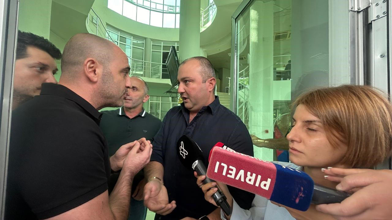 ლევან ხაბეიშვილი - ადამიანებს, რომლებიც ჩვენი კომისიის წევრებს იტაცებენ, პოლიციის ფორმაც კი არ აცვიათ, კრიმინალური მენტალობის ადამიანები ჩასვამენ მანქანაში და შემდეგ აღმოაჩენ, რომ პოლიციამ გაიტაცა - ეს უსამართლობა უნდა დავასრულოთ