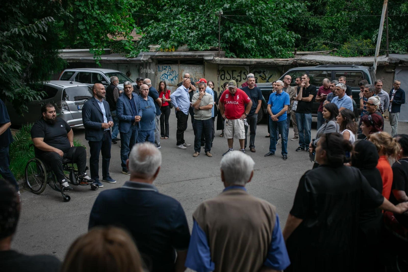 „ქართული ოცნების“ წინასაარჩევნო კამპანიის ფარგლებში, საბურთალოს რაიონის დელეგატმა აკაკი ალადაშვილმა მოსახლეობასთან შეხვედრები გამართა