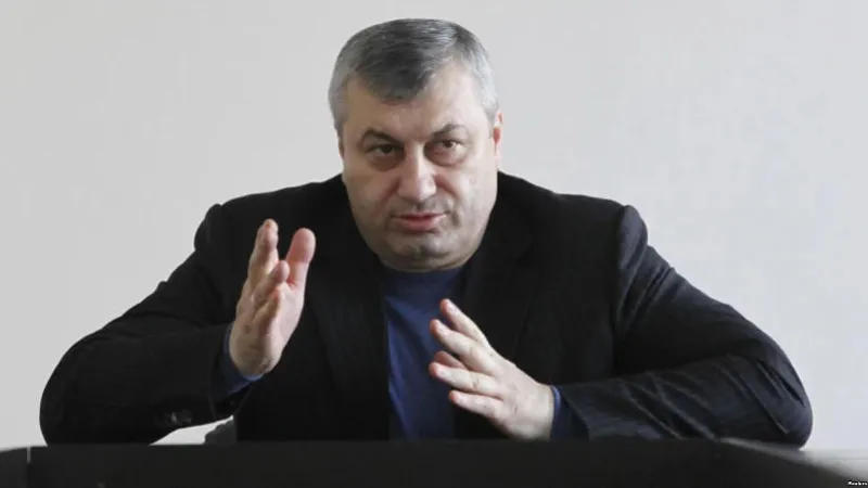 ედუარდ კოკოითი - საქართველოს ყოფილი პრემიერი ამბობდა, რომ მზად არიან სამხრეთ ოსეთისთვის და აფხაზეთისთვის 10 მლნ ევრო გამოყონ და სოხუმი ახალ მონაკოდ აქციონ - თავიანთი საქართველო აქციონ მონაკოდ და ჩვენ რუსეთთან ერთად თავად მოვგვარდებით