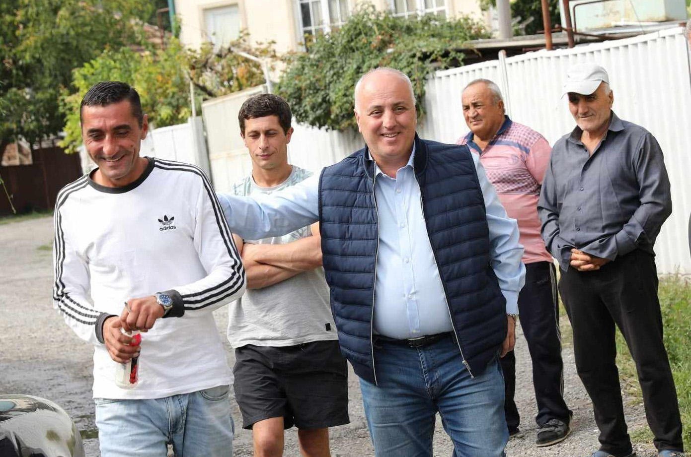 პარტია „ქართული ოცნება - დემოკრატიული საქართველოს“ მცხეთა-მთიანეთის დელეგატი დიმიტრი ხუნდაძე წინასაარჩევნო კამპანიის ფარგლებში მოსახლეობას შეხვდა