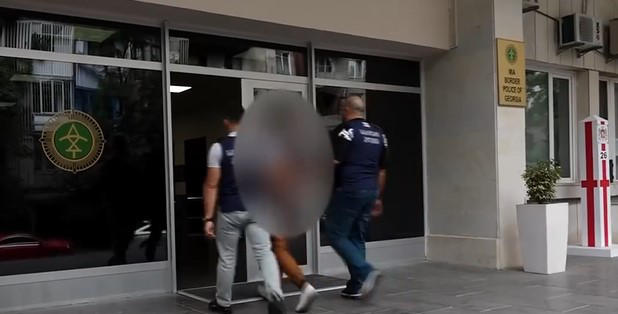 უცხო ქვეყნის ორი მოქალაქე საქართველოს სახელმწიფო საზღვრის ჯგუფურად, უკანონოდ, გადმოკვეთის ფაქტზე დააკავეს