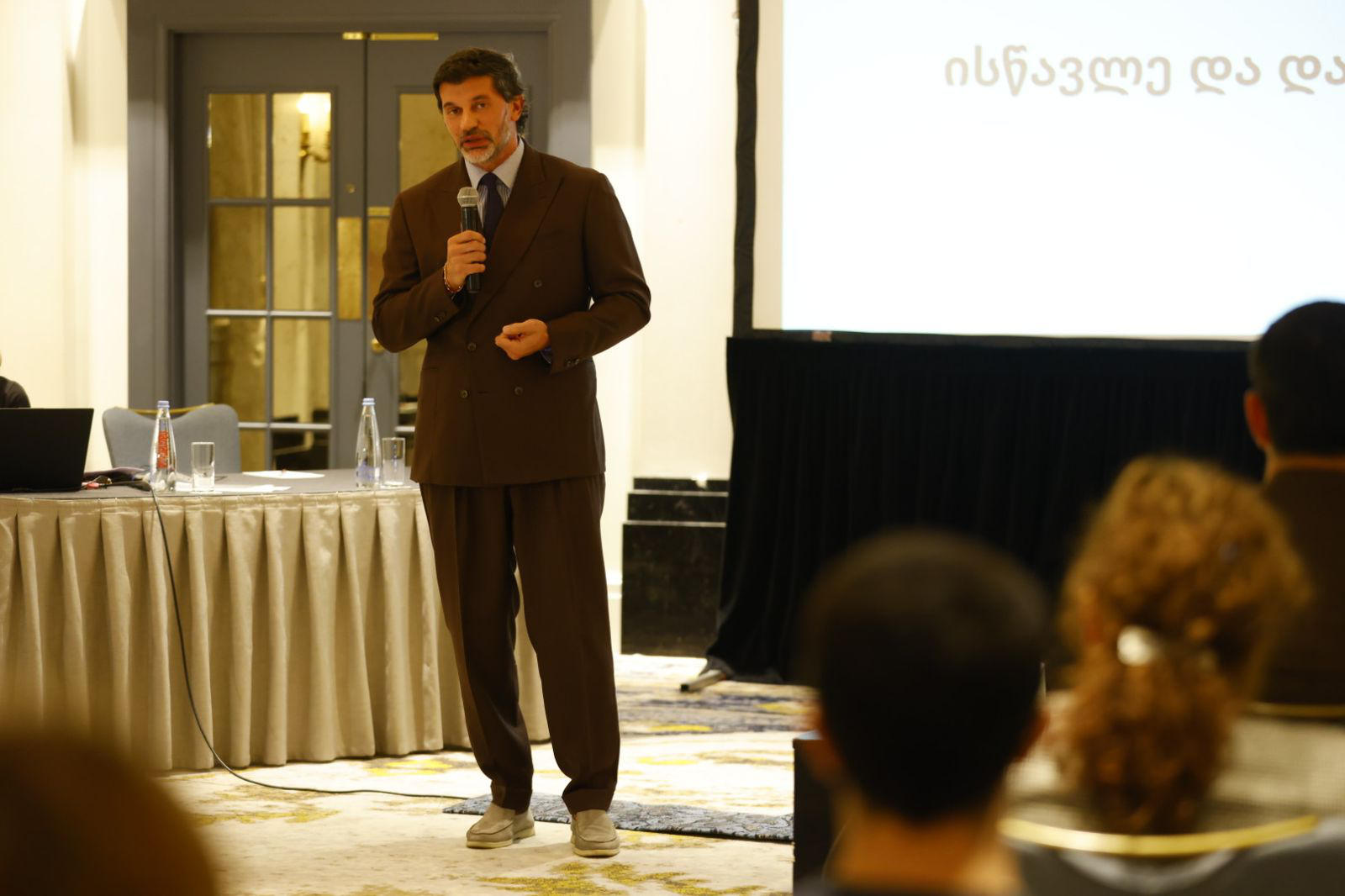 კახა კალაძე -  თქვენ, ახალგაზრდები ხართ ამ ქვეყნის მომავალი და ჩვენი მხრიდან ყოველთვის გექნებათ მხარდაჭერა და თანადგომა იმისთვის, რომ თქვენი ნიჭი მოახმაროთ ჩვენს ქვეყანას და მის განვითარებას