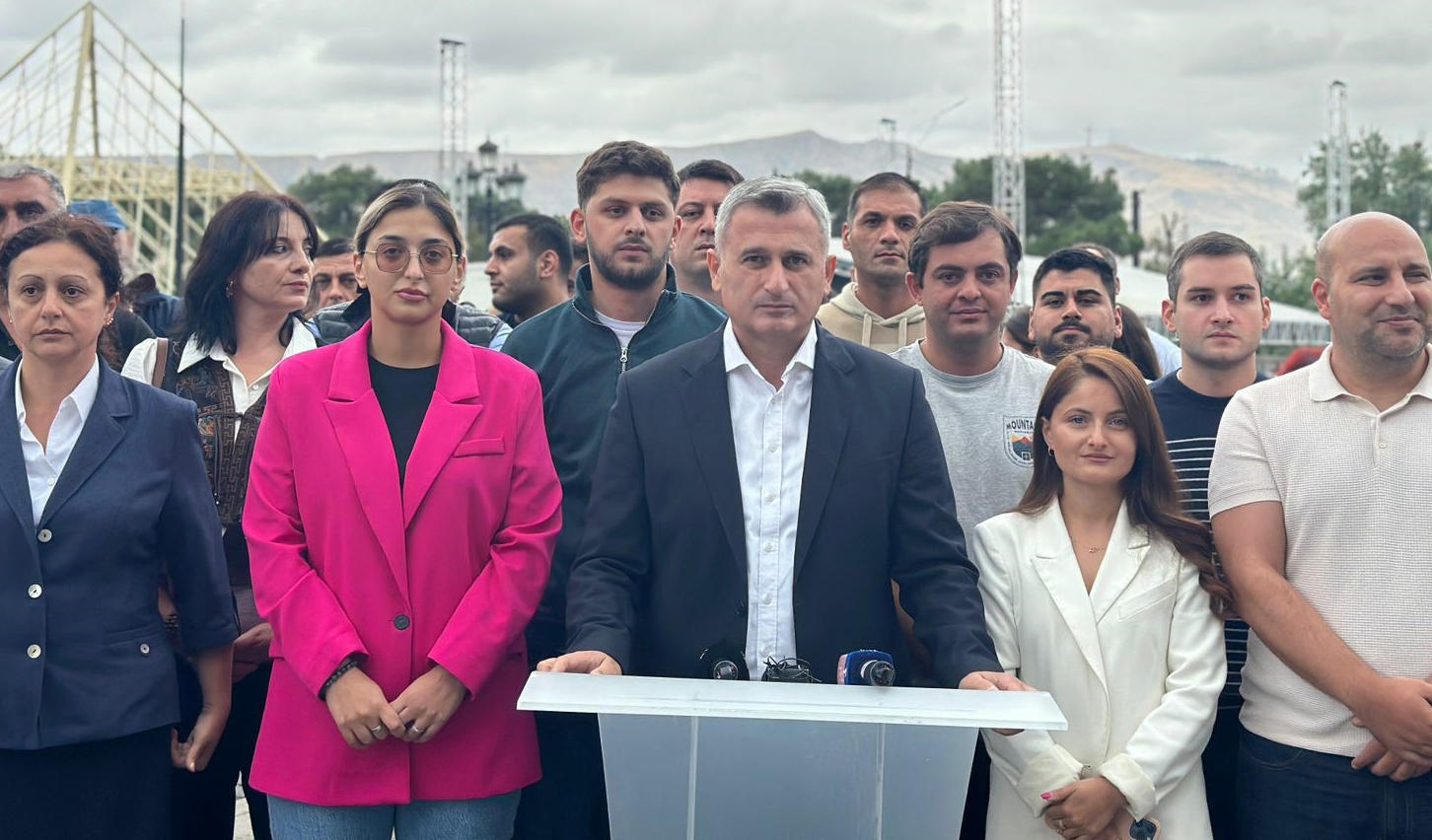 დავით კირკიტაძე - მივმართავ მათ, ვისაც რუსთავში „ქართული ოცნების“ შეხვედრაზე მისვლა მოუწევს - სამარცხვინო ტაში მაინც არ დაუკრათ, დავტოვოთ ბიძინა ივანიშვილი ხელოვნურ, ვიდეოზე ჩაწერილი ტაშით