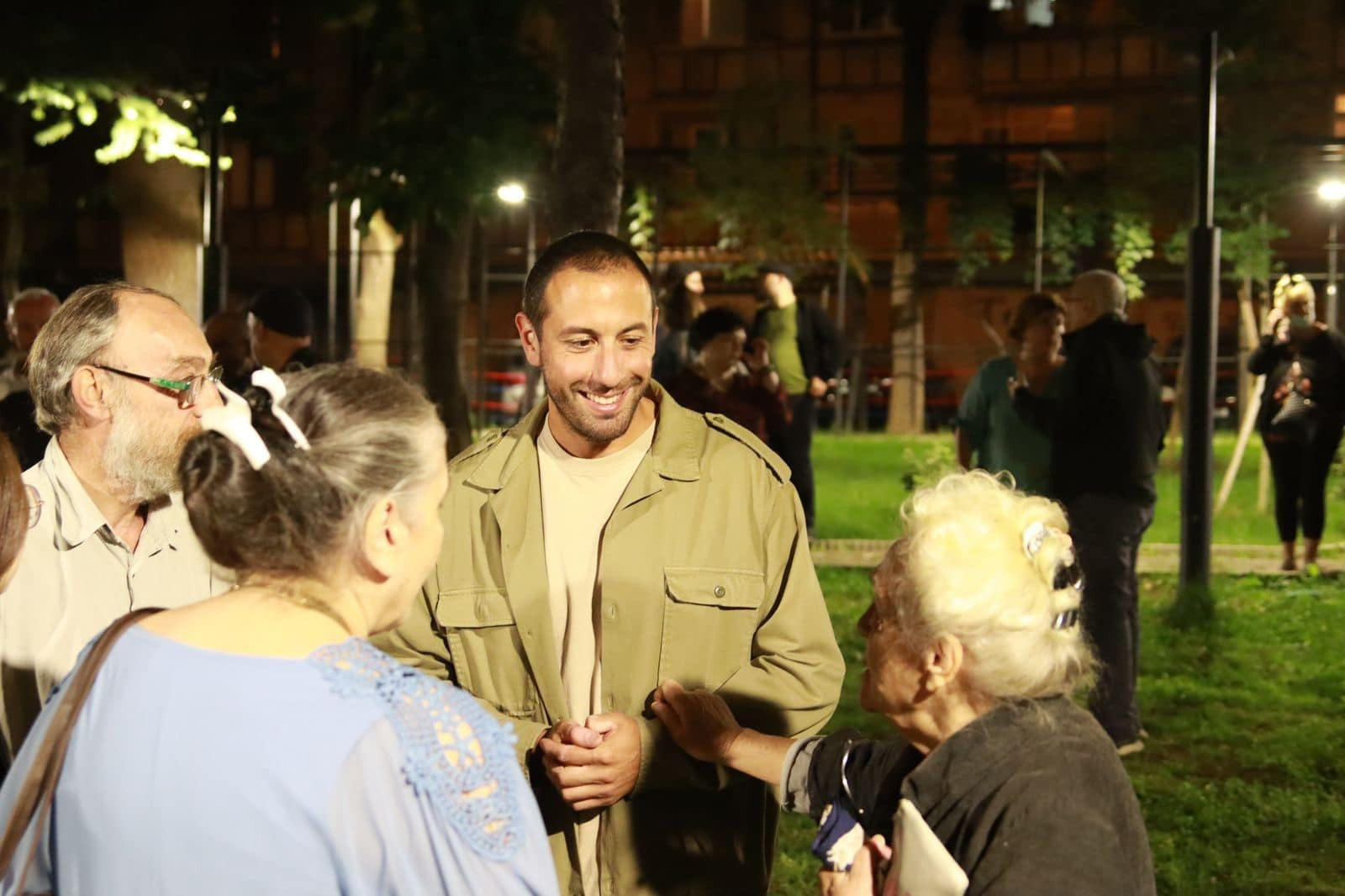 „ქართული ოცნების“ ვაკის დელეგატი ზუკა რურუა ვაკის რაიონში, ნიკოლოზ ყიფშიძის N2-4 კორპუსების მობინადრეებს შეხვდა