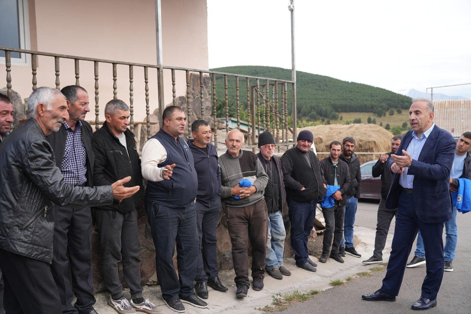 „ქართული ოცნების“ საარჩევნო კამპანიის ფარგლებში შეხვედრები ბორჯომის მოსახლეობასთან გრძელდება