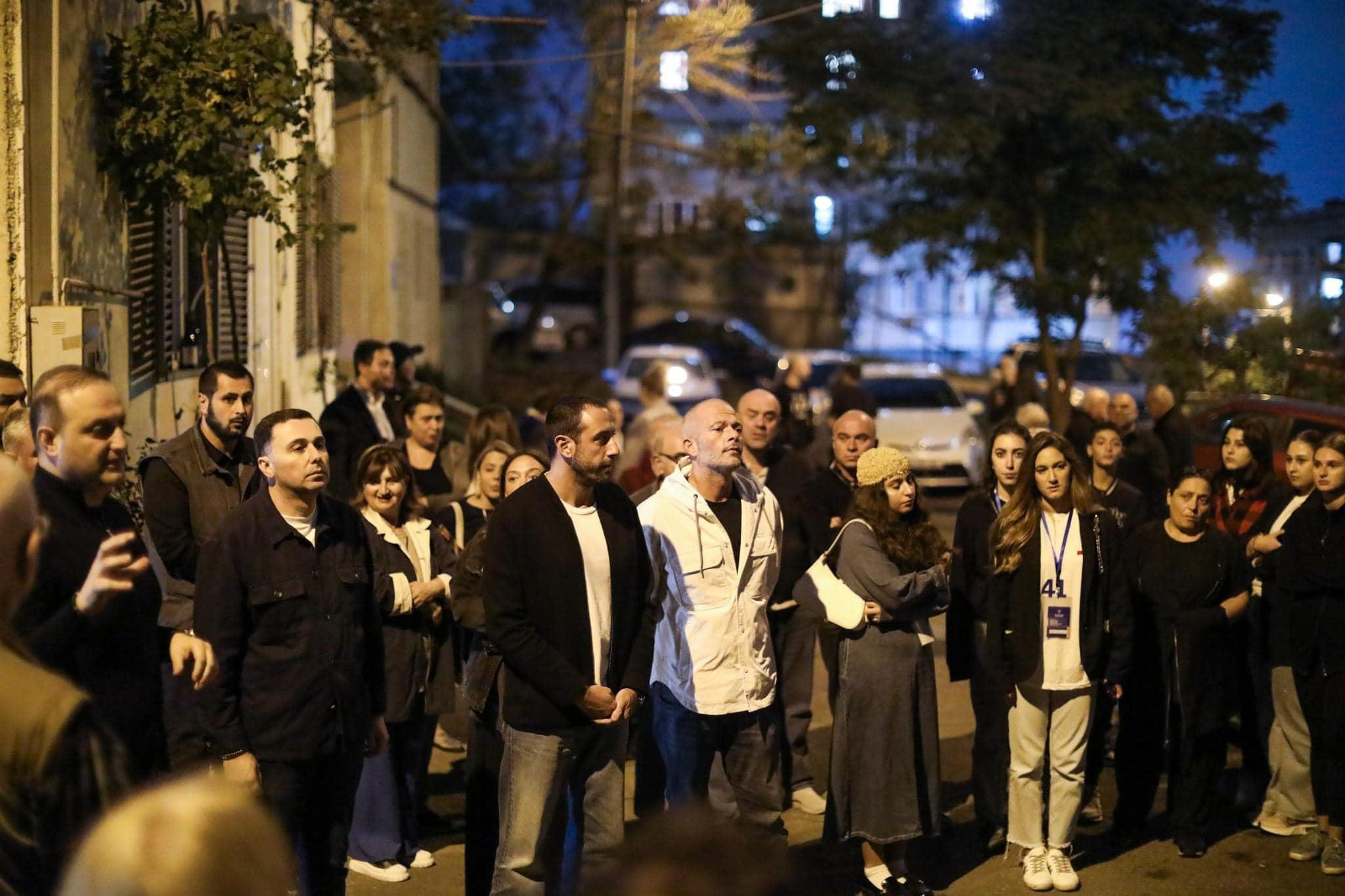 „ქართული ოცნების“ ვაკის დელეგატი ზუკა რურუა შავგულიძის N7-ის და ნუცუბიძის IV მიკრო რაიონის მე-7 და მე-8 კორპუსების მაცხოვრებლებს შეხვდა