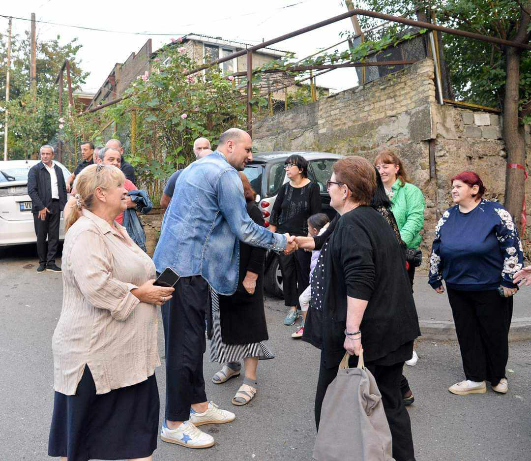 „ქართული ოცნების“ ნაძალადევის რაიონის დელეგატი მოსახლეობასთან შეხვედრებს აგრძელებს
