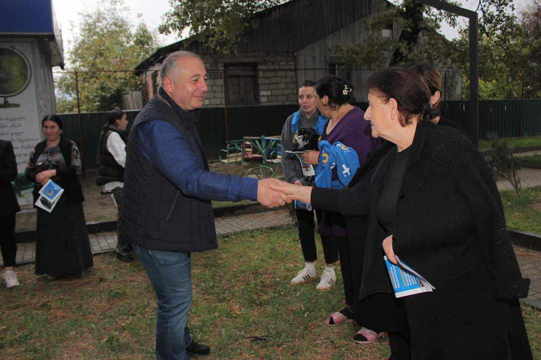 "ქართული ოცნება- დემოკრატიული საქართველოს" ხაშურისა და ქარელის დელეგატი ზაალ დუგლაძე ხაშურის მუნიციპალიტეტის მოსახლეობასთან შეხვედრებს აგრძელებს