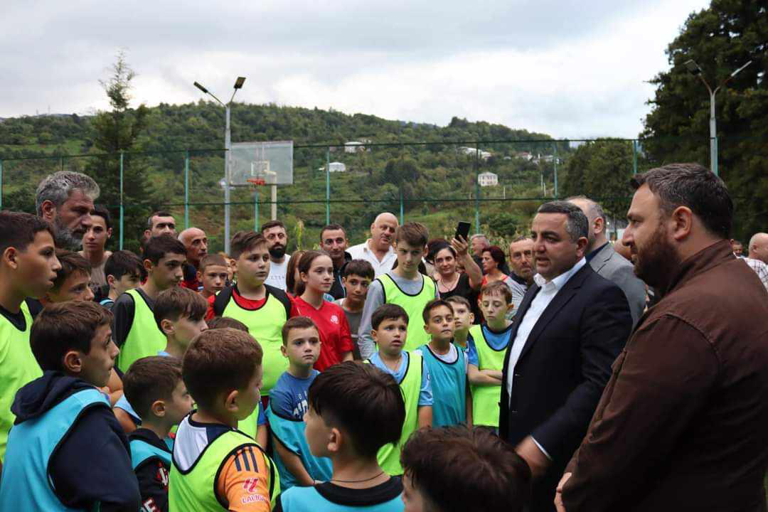 პარტია „ქართული ოცნება - დემოკრატიული საქართველო“ წინასაარჩევნო კამპანიის ფარგლებში შეხვედრებს ხელვაჩაურის მოსახლეობასთან აგრძელებს
