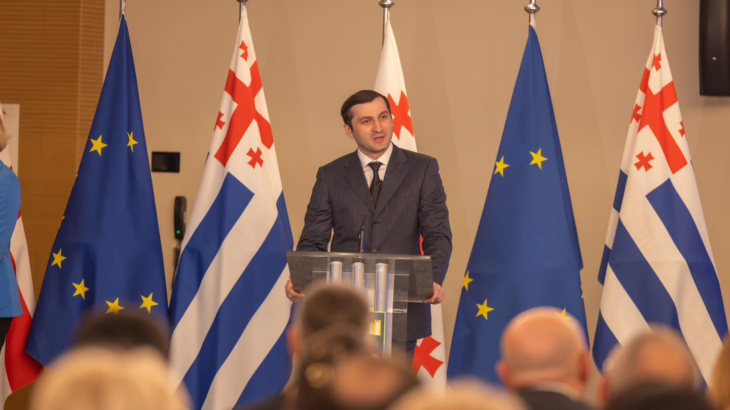 თორნიკე რიჟვაძე აჭარის ჯანმრთელობისა და სოციალური დაცვის სამინისტროს 2025-2028 წლების საშუალოვადიანი პრიორიტეტების განხილვას დაესწრო