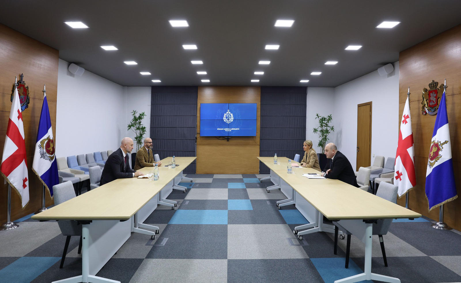 შინაგან საქმეთა მინისტრის მოადგილემ საქართველოში ამერიკის შეერთებული შტატების გამოძიების ფედერალური ბიუროს (FBI) ატაშესთან, ალექსანდრ ტიგაისთან გაცნობითი ხასიათის შეხვედრა გამართა