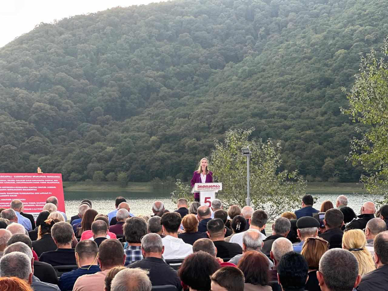 თინა ბოკუჩავა - მინდა, კახეთიდანაც გავაგონო ბიძინა ივანიშვილს ჩვენი ხმა, რომ ეროვნული გმირების სამშობლო, მტრების, ოკუპანტის წინაშე ბოდიშს არ იხდის! - როცა ევროკავშირში გაწევრიანება ხელის გაწვდენაზეა, შანსი არ უნდა გავუშვათ