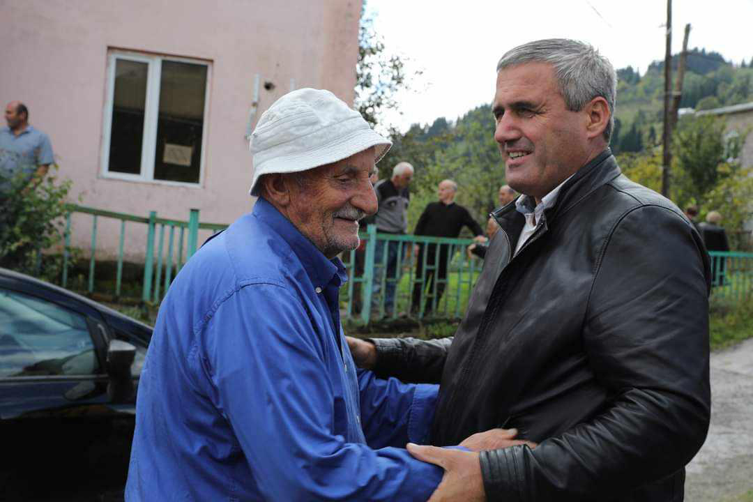 „ქართული ოცნებიდან" აჭარის უმაღლესი საბჭოს დელეგატი ხულოში ვახტანგ ბერიძე, ხულოს მოსახლეობასთან შეხვედრებს აგრძელებს