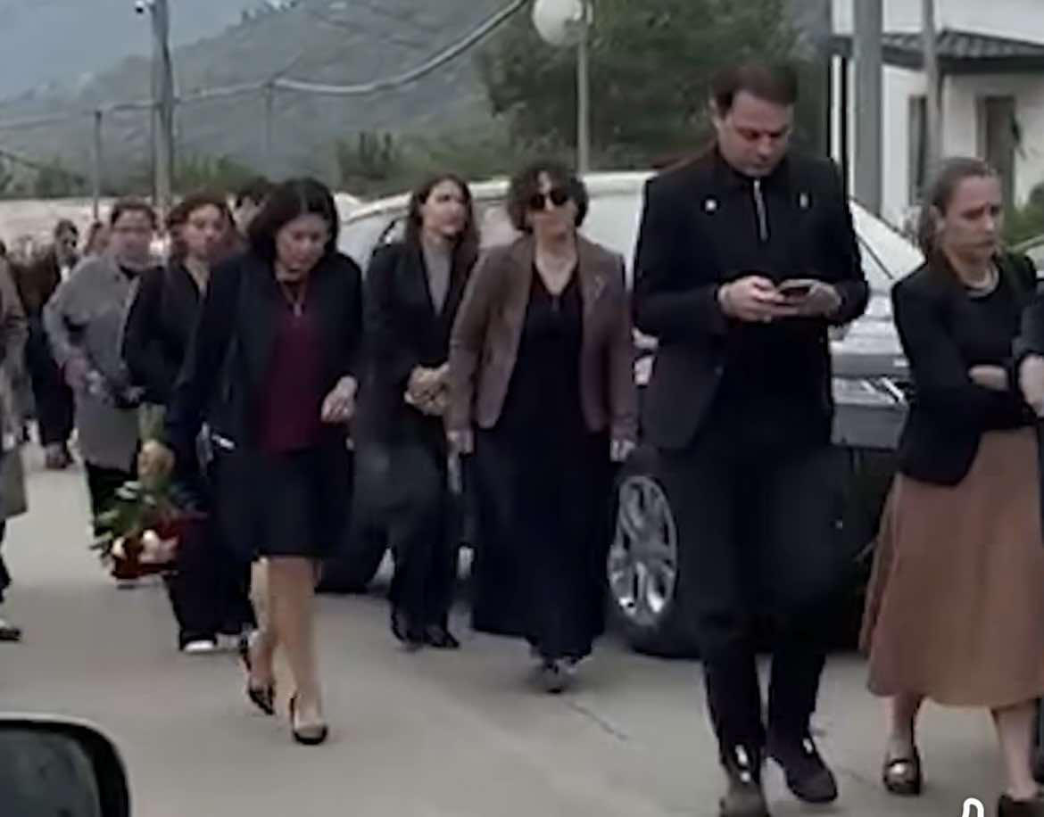 The President attends to the civil funeral of Kesaria Abramidze