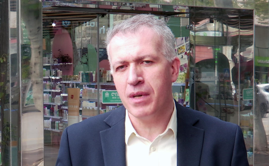 სერგო ჩიხლაძე - დღეს პენსიონერს წამალსა და საკვებს შორის არჩევანის გაკეთება უწევს, ეს უსამართლობა 2025 წლის 1-ელი იანვრიდან დასრულდება - ექიმის მიერ დანიშნული წამლის საფასურს პენსიონერი არ გადაიხდის