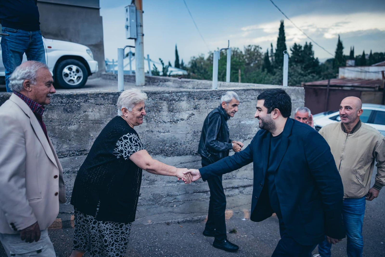 „ქართული ოცნების“ საარჩევნო კამპანიის ფარგლებში დელეგატი ნიკა ელისაშვილი ისნის რაიონის მოსახლეობასთან შეხვედრებს აგრძელებს