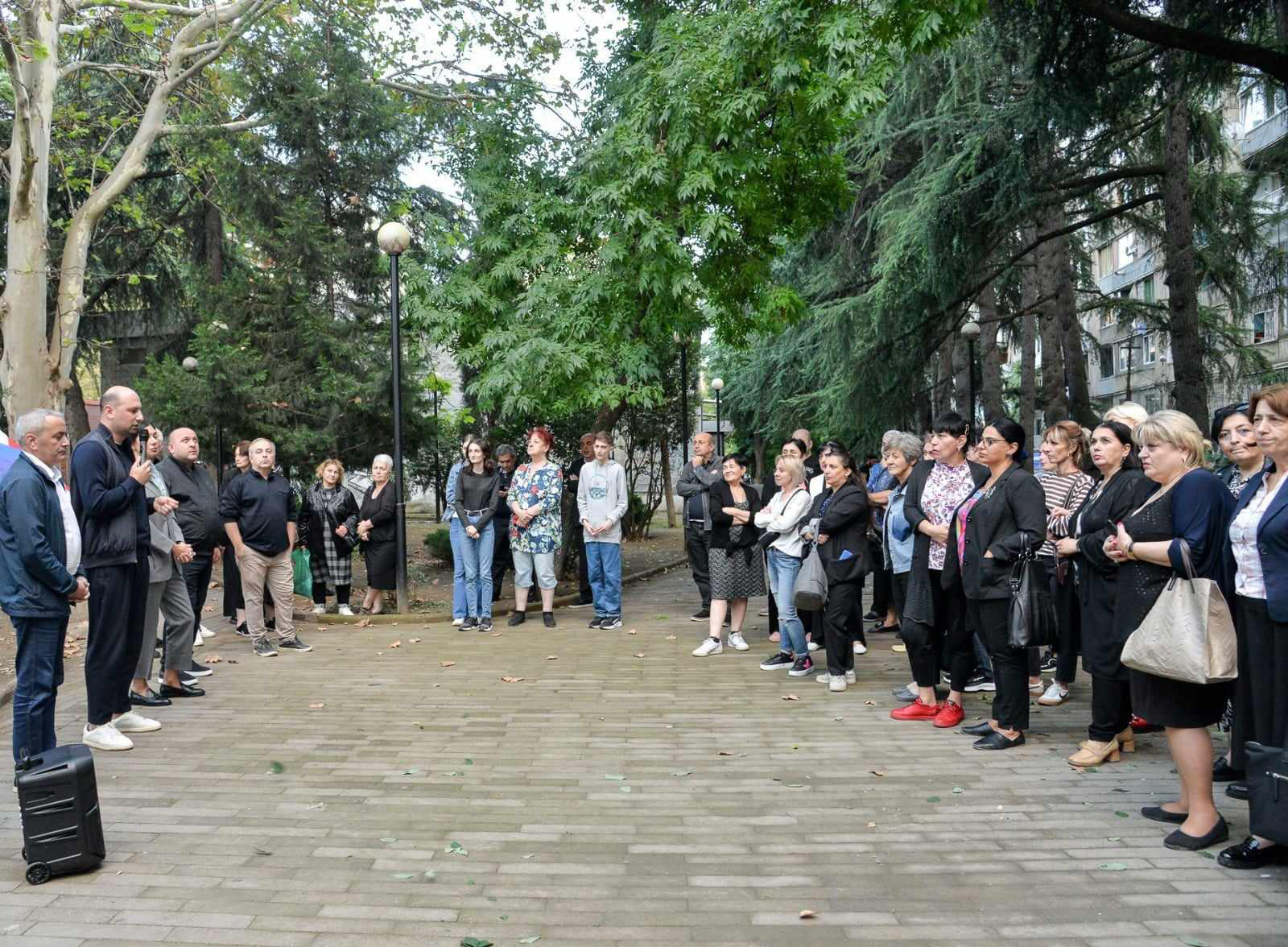 „ქართული ოცნება“ - ნაძალადევის რაიონის დელეგატი მოსახლეობასთან ყოველდღიურ შეხვედრებს აგრძელებს