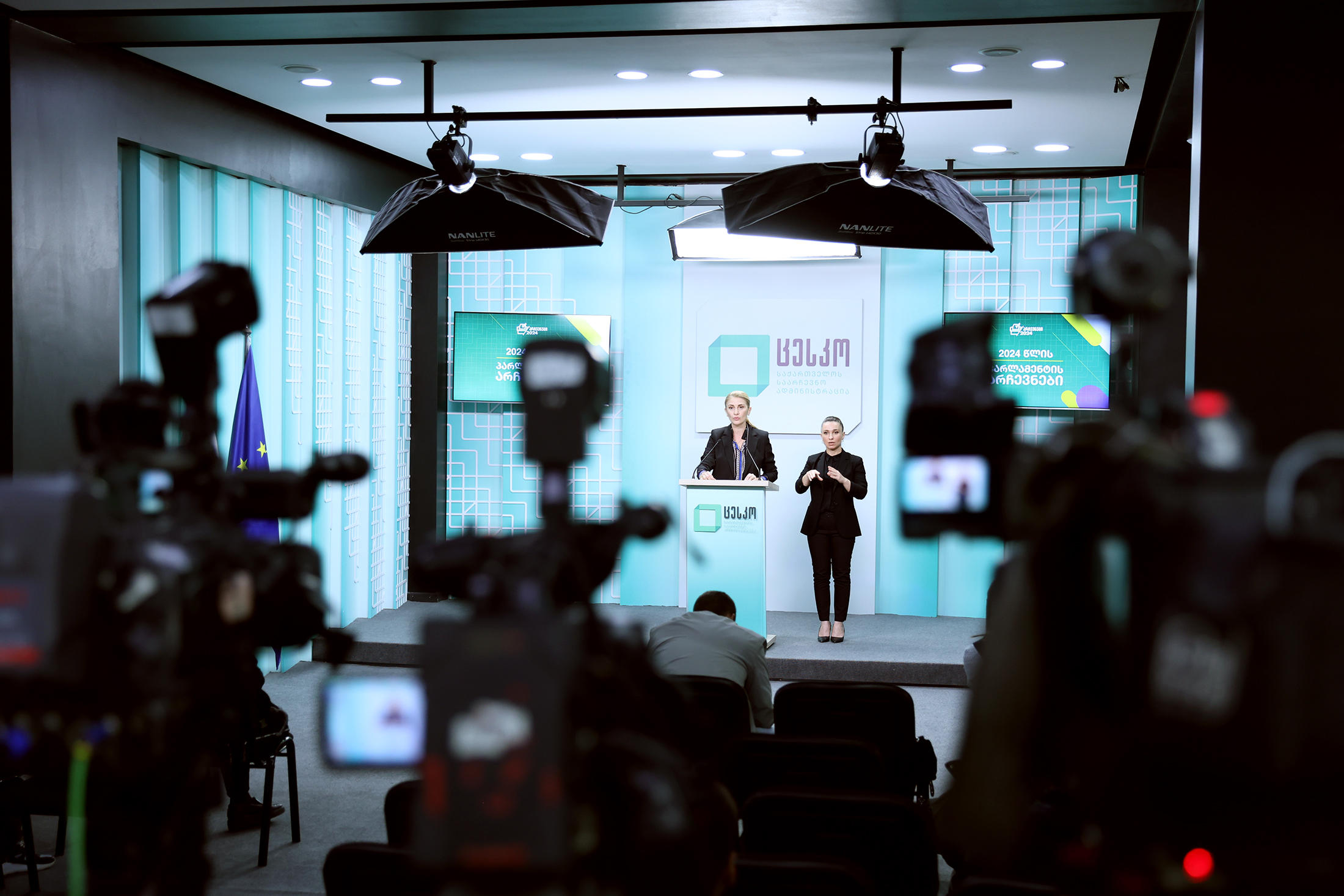 ცესკო - მიუხედავად იმისა, რომ ზოგიერთი ჩართული მხარე ცდილობდა  საზღვარგარეთ საარჩევნო უბნების გახსნის საკითხის პოლიტიკურ ჭრილში გადაყვანას, ამომრჩევლებს 42 ქვეყანაში 60 უბანი მოემსახურება