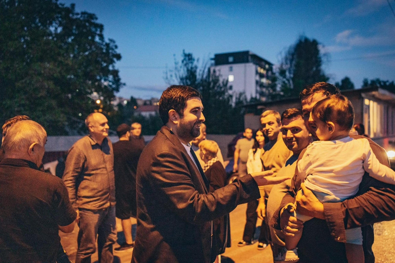 „ქართული ოცნების“ საარჩევნო კამპანიის ფარგლებში დელეგატი ნიკა ელისაშვილი ვაზისუბნის მოსახლეობას შეხვდა