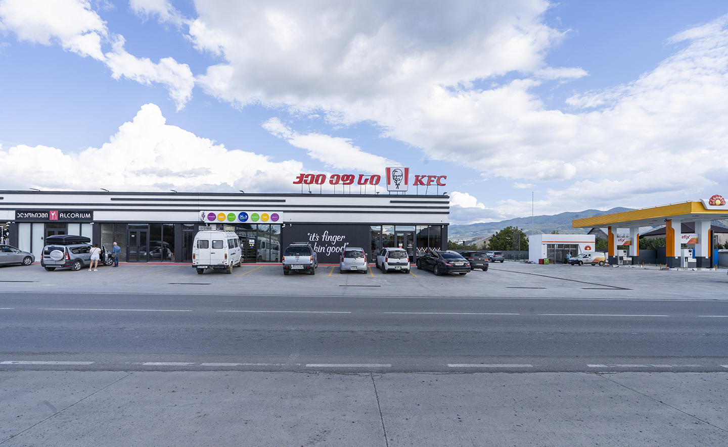 ნატახტარის გზატკეცილზე „ქეი ეფ სის“ მე-19 რესტორანი გაიხსნა