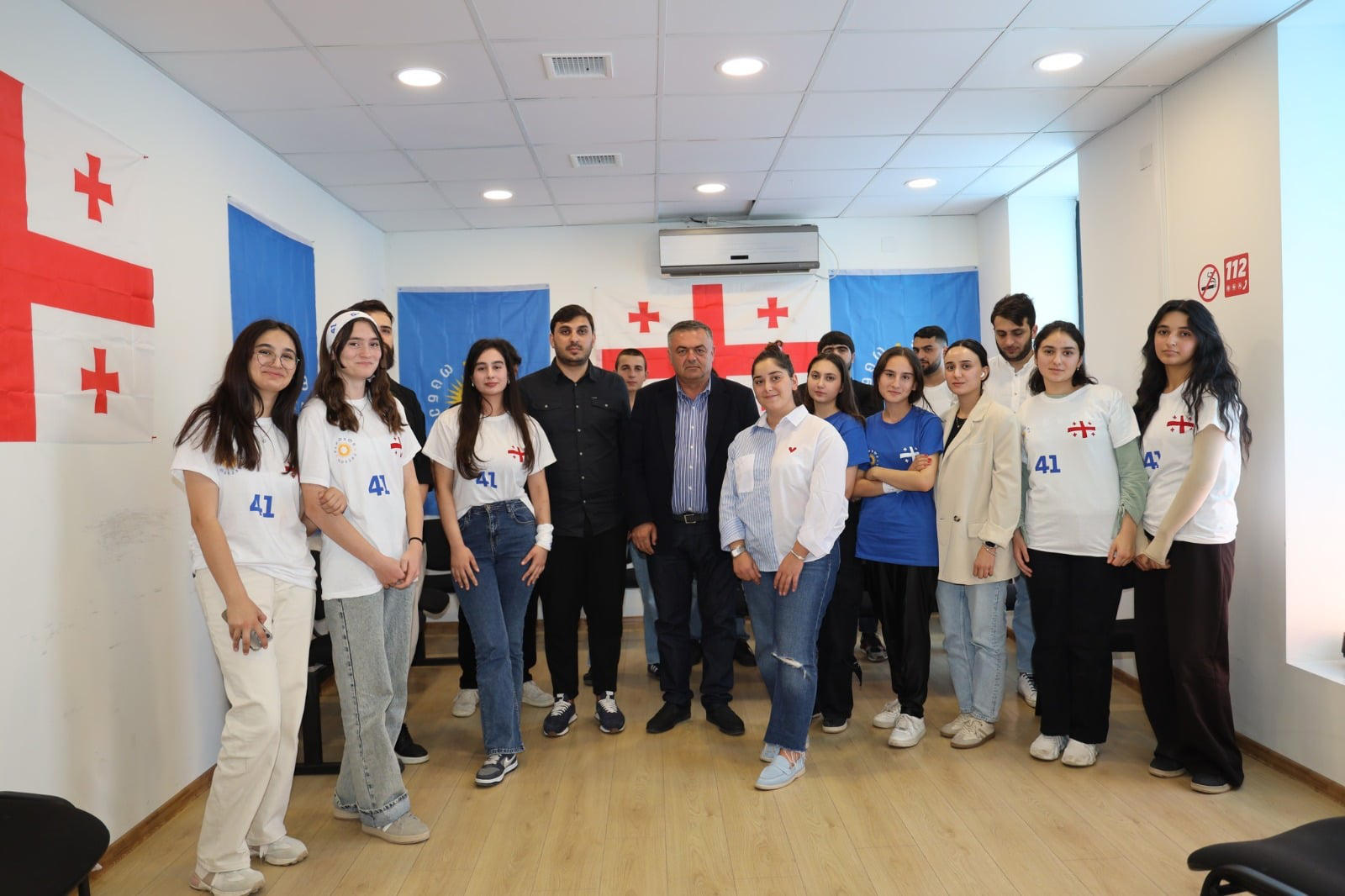 „ქართული ოცნების“ დელეგატი დავით შერაზადიშვილი წინასაარჩევნო კამპანიის ფარგლებში ბოლნისში ახალგაზრდებს შეხვდა