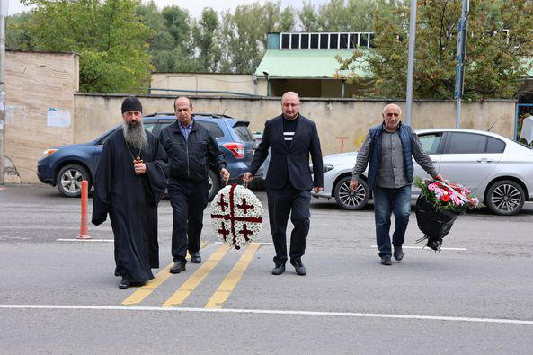 სოხუმის დაცემის 31 წლისთავთან დაკავშირებით, ბოლნისის მუნიციპალიტეტის მერის მოვალეობის შემსრულებელმა ტერიტორიული მთლიანობისთვის დაღუპულთა და უგზო-უკვლოდ დაკარგულთა ხსოვნის მემორიალი გვირგვინით შეამკო