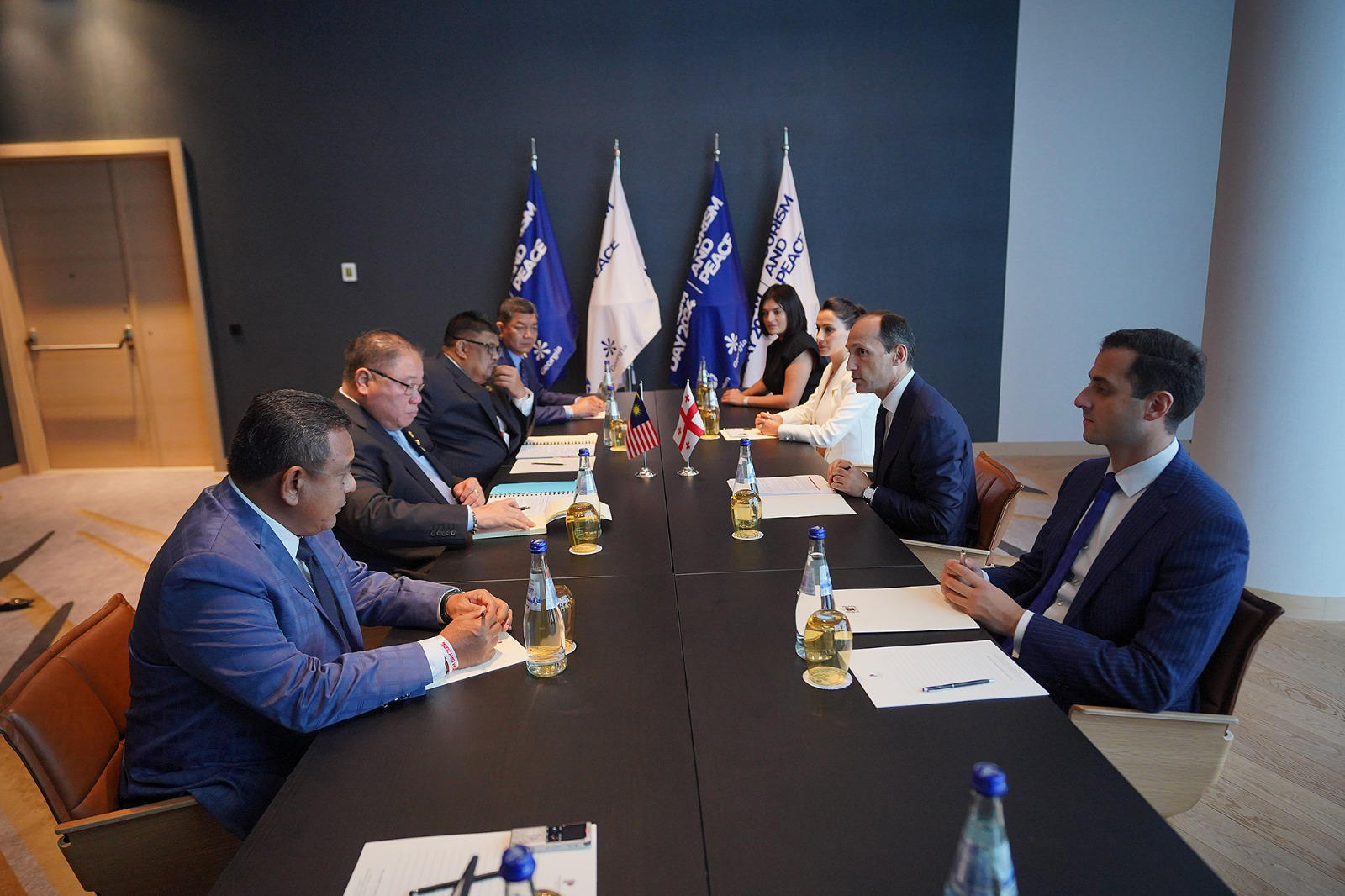 ლევან დავითაშვილმა მსოფლიო ტურიზმის დღის ღონისძიებაში მონაწილე ტურიზმის მინისტრებთან შეხვედრები გამართა